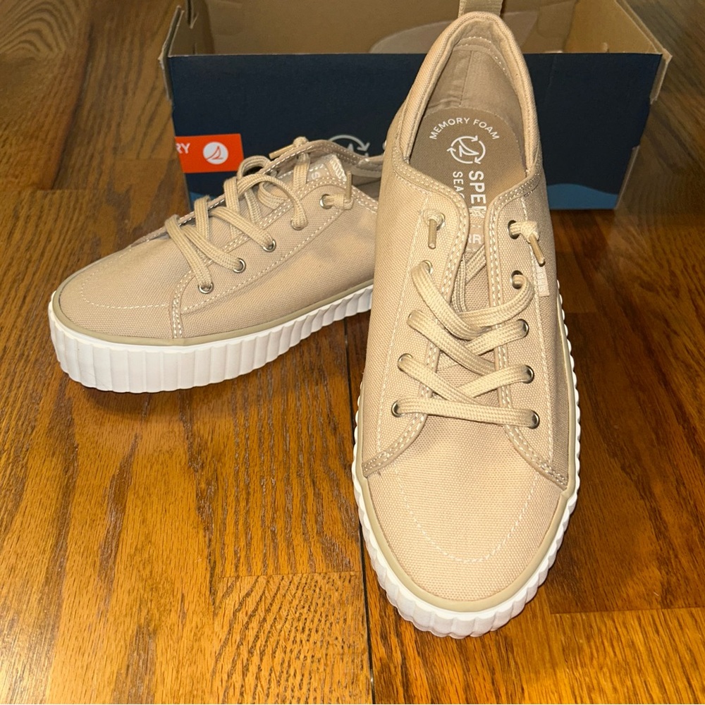 NWT Beige Women’s Sperry Shoes w/ memory foam